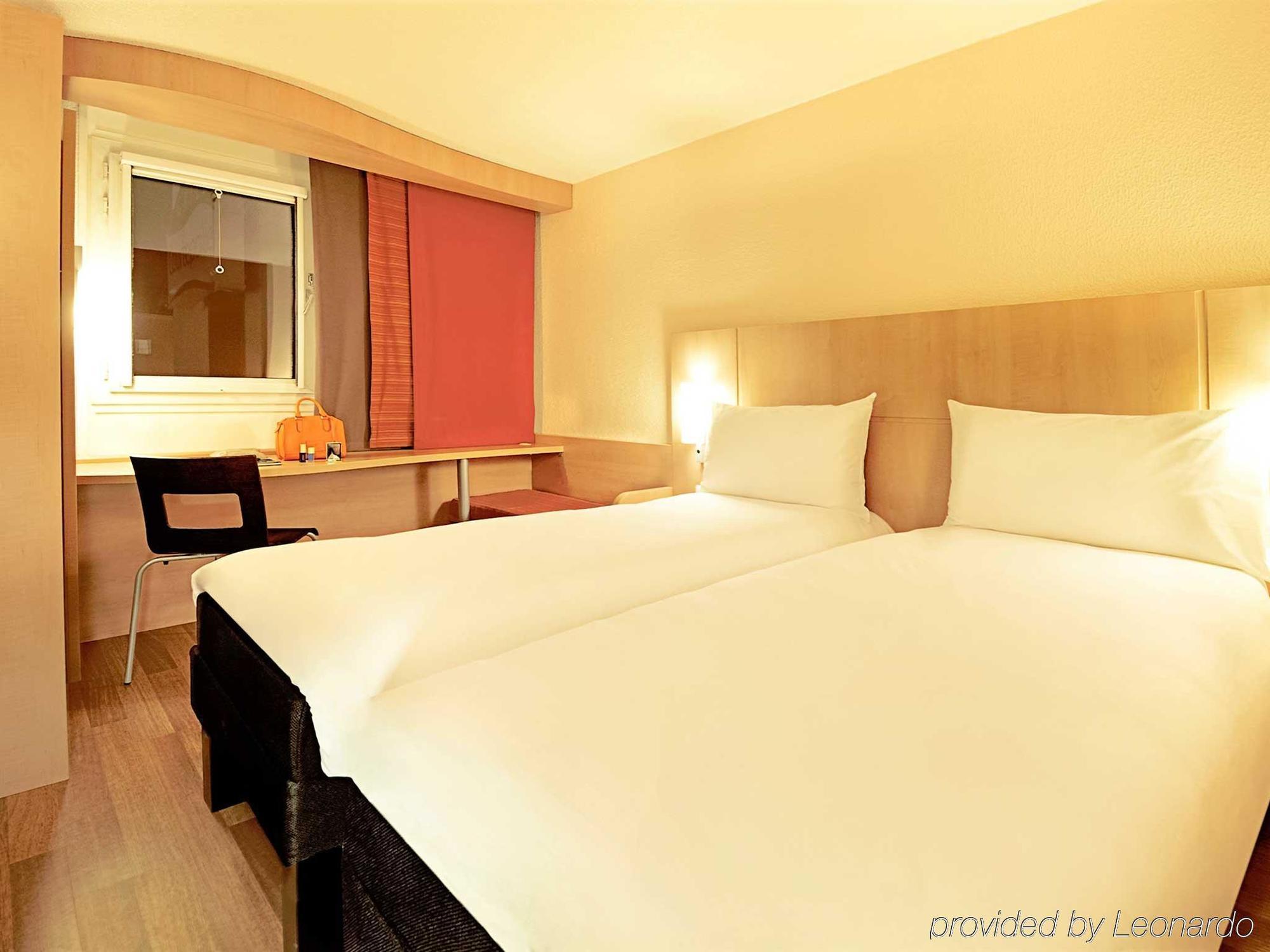 Ibis Clermont Ferrand Montferrand Hotel Екстериор снимка